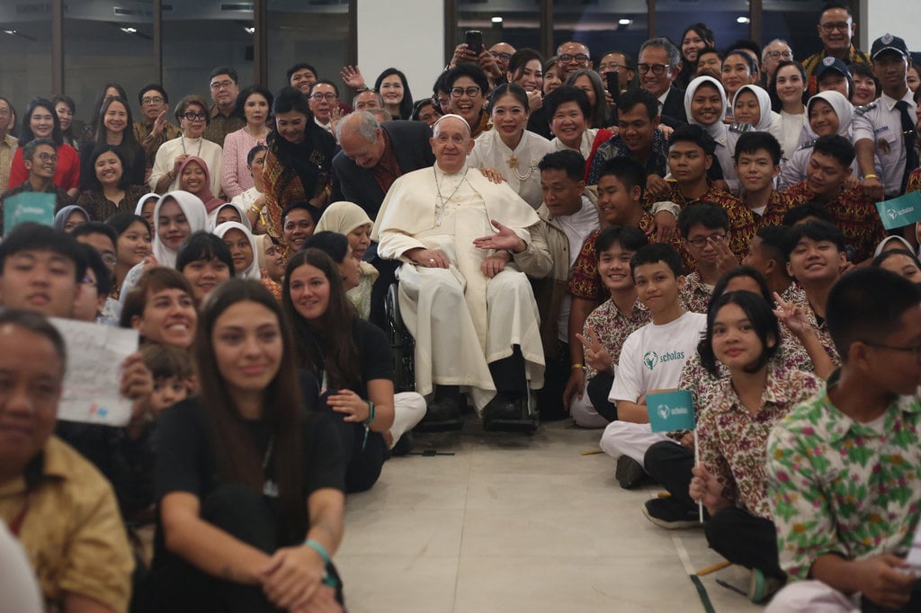 Paus Fransiskus bertemu pemuda Scholas Occurrentes Indonesia