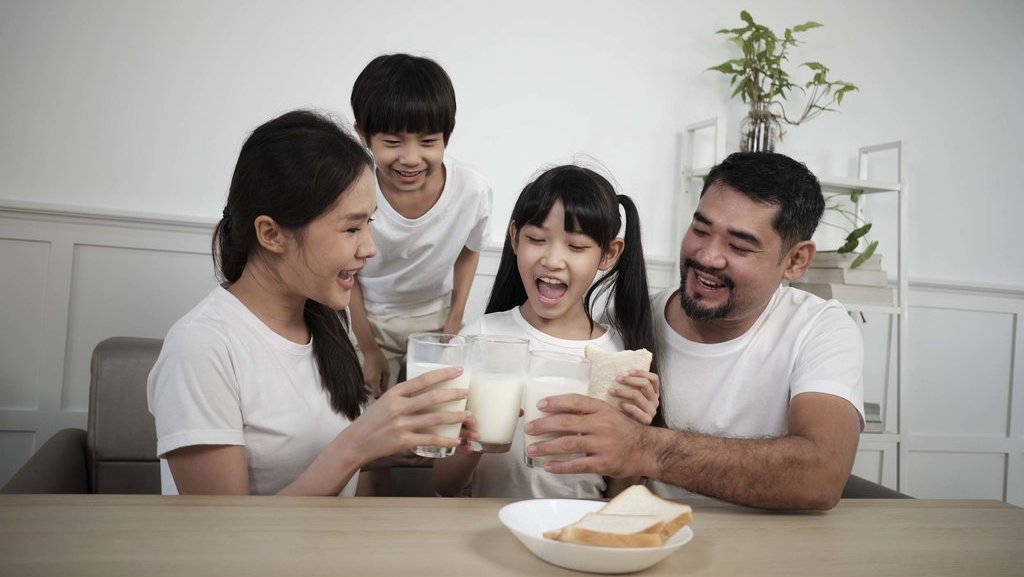 Ilustrasi Minum Susu