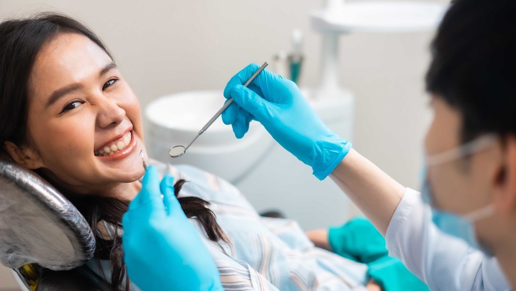 Ilustrasi Seorang Wanita Perawatan Gigi. foto/istockphoto Ilustrasi Perawatan Gigi