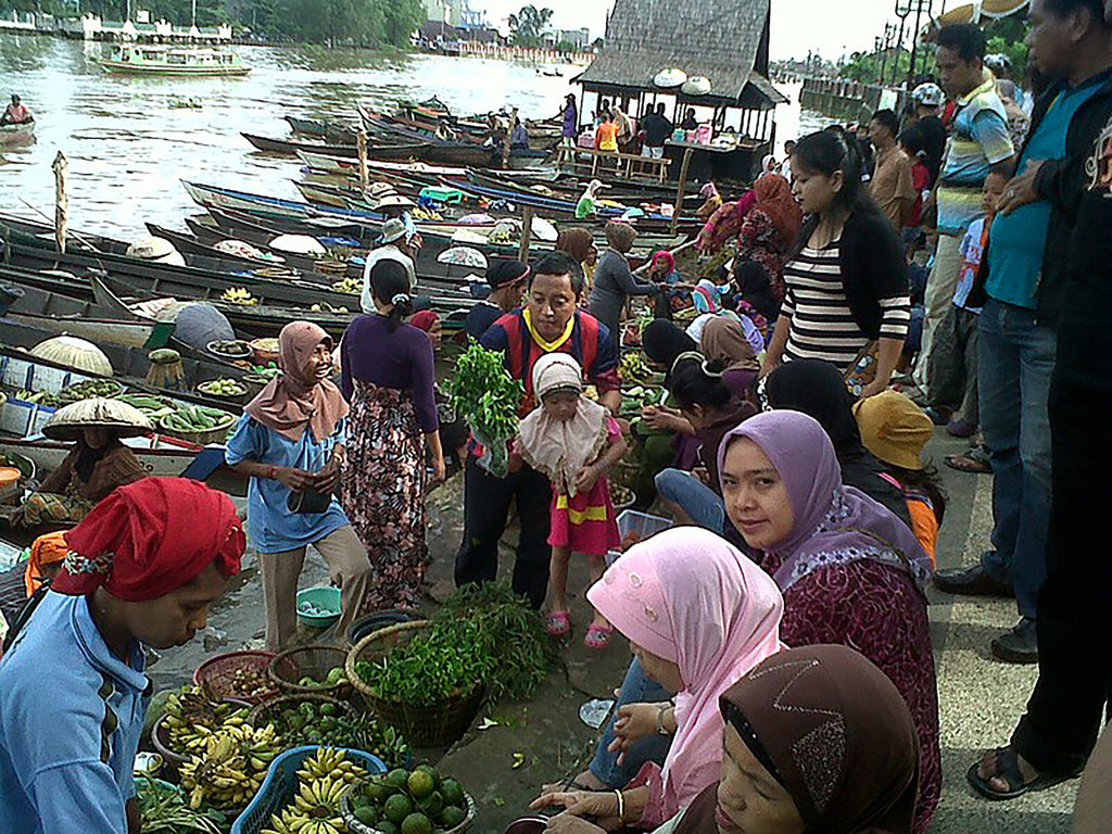 Pasar Terapung Siring