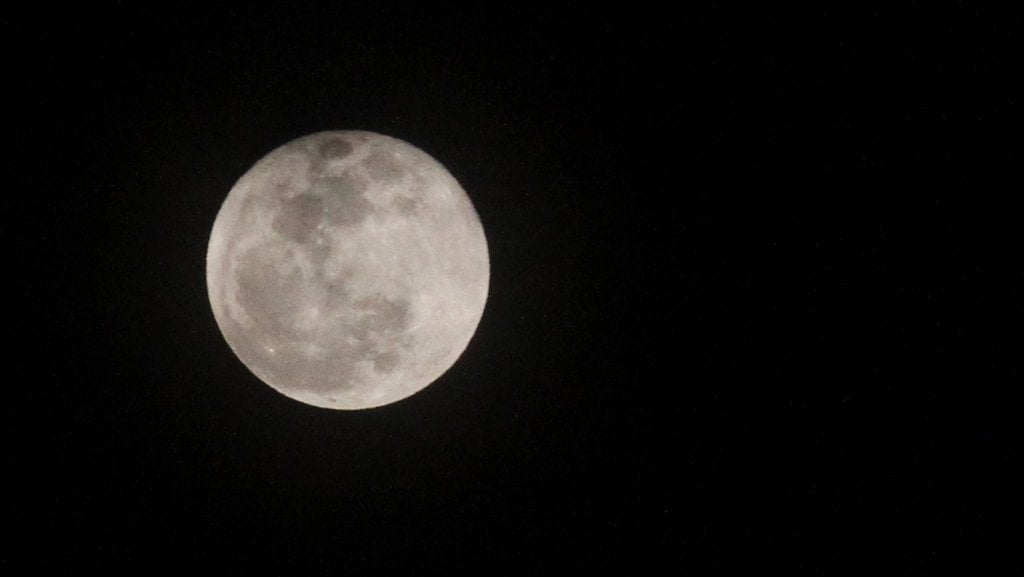 Fenomena supermoon di Malang