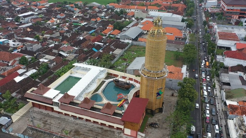 Menari Tribuana Tunggal Dewi