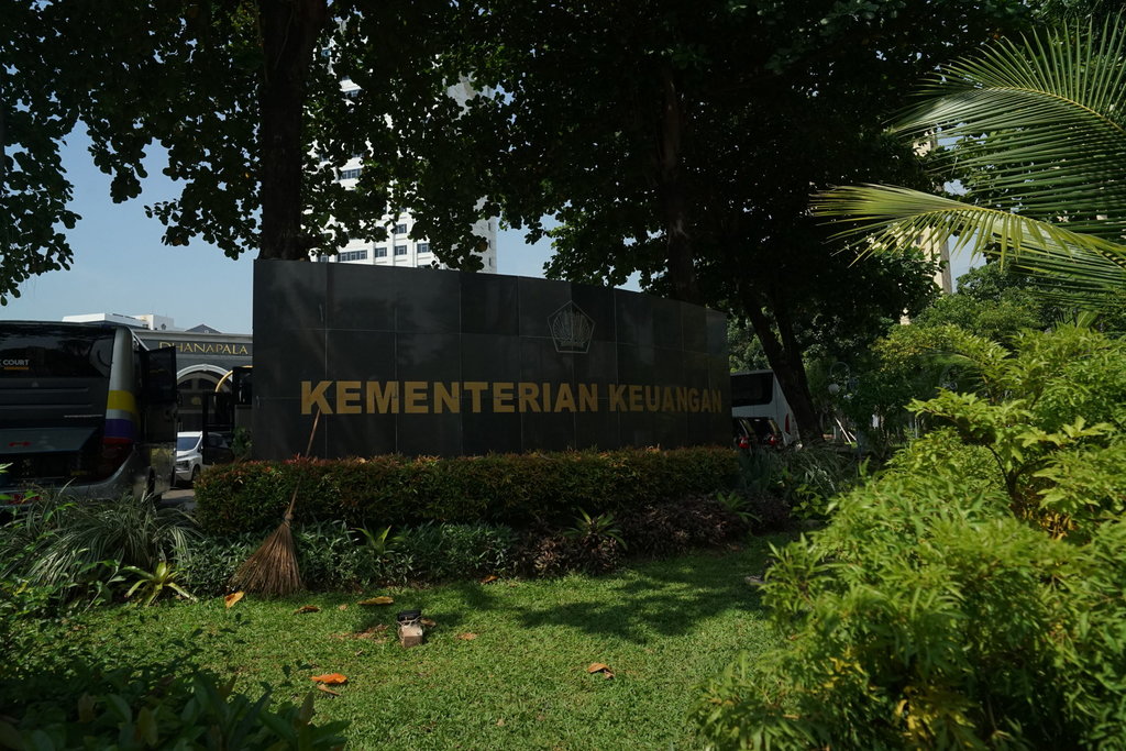 Profil 2 Dirjen Kemenkeu yang Dicopot: Luky Alfirman & Febrio K