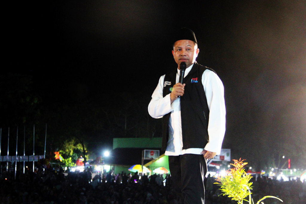 Calon Gubernur Riau nomor urut 1 Abdul Wahid menyampaikan pidato politiknya saat kampanye akbar di Dumai, Riau, Rabu (16/10/2024).ANTARA FOTO/Aswaddy Hamid/tom. Kampanye akbar Abdul Wahid di Dumai