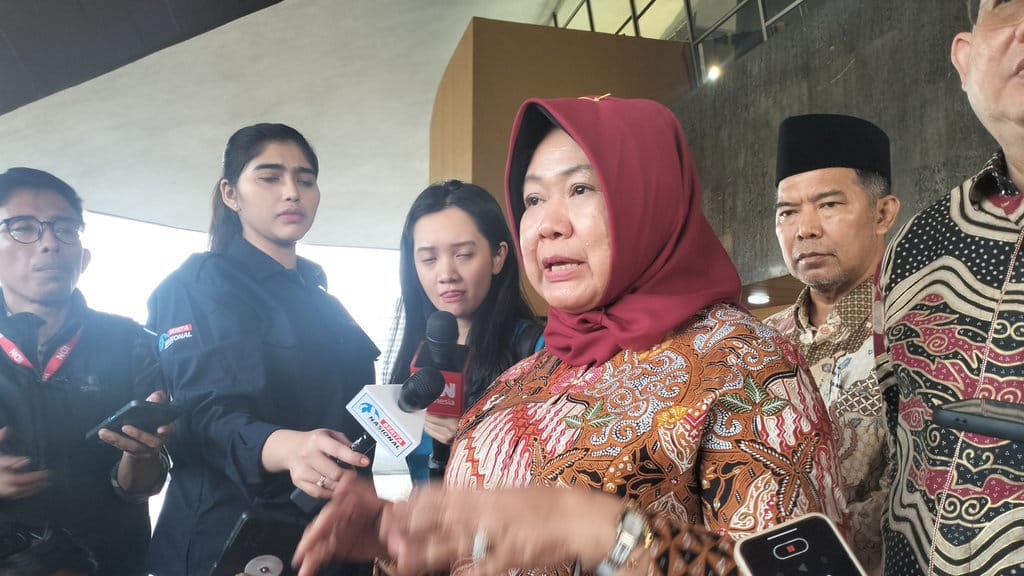 Pelaksana Tugas (Plt) Sekjen MPR RI, Siti Fauziah saat diwawancara awak media di Kompleks Parlemen, Senayan, Jakarta, Jumat (18/10/2024). (Tirto.id/Fransiskus Adryanto Pratama) Siti Fauziah