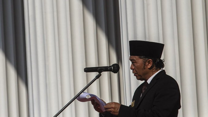 Pj Gubernur Banten Al Muktabar memimpin upacara peringatan Hari Sumpah Pemuda di lapangan kantor Gubernur Banten, Kota Serang, Banten, Senin (28/10/2024). ANTARA FOTO/Angga Budhiyanto/aww. Upacara peringatan Hari Sumpah Pemuda di Banten