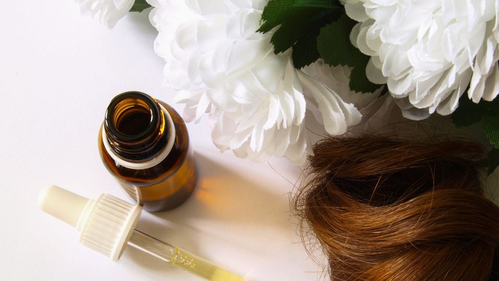 Ilustrasi Rosemary Oil untuk Rambut. FOTO/iStockphoto ilustrasi hair oil