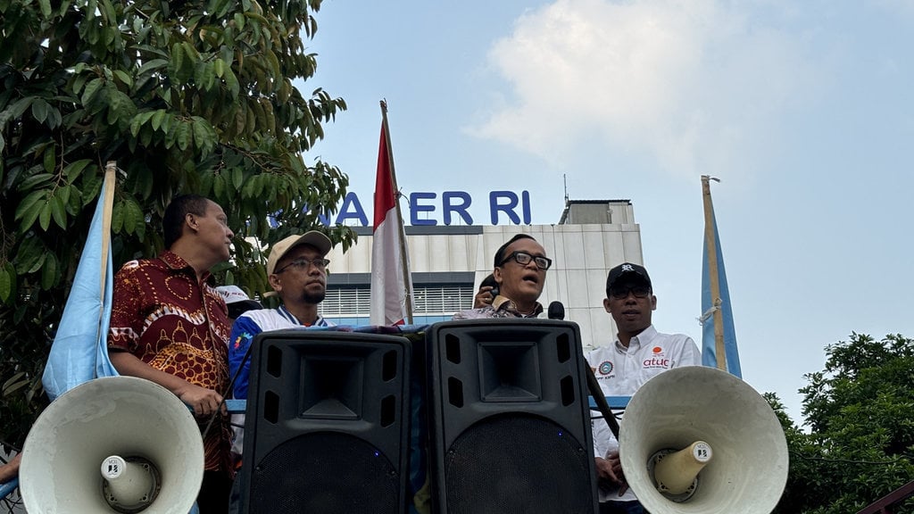 Wamenaker Hadir di Hadapan Demonstran Buruh