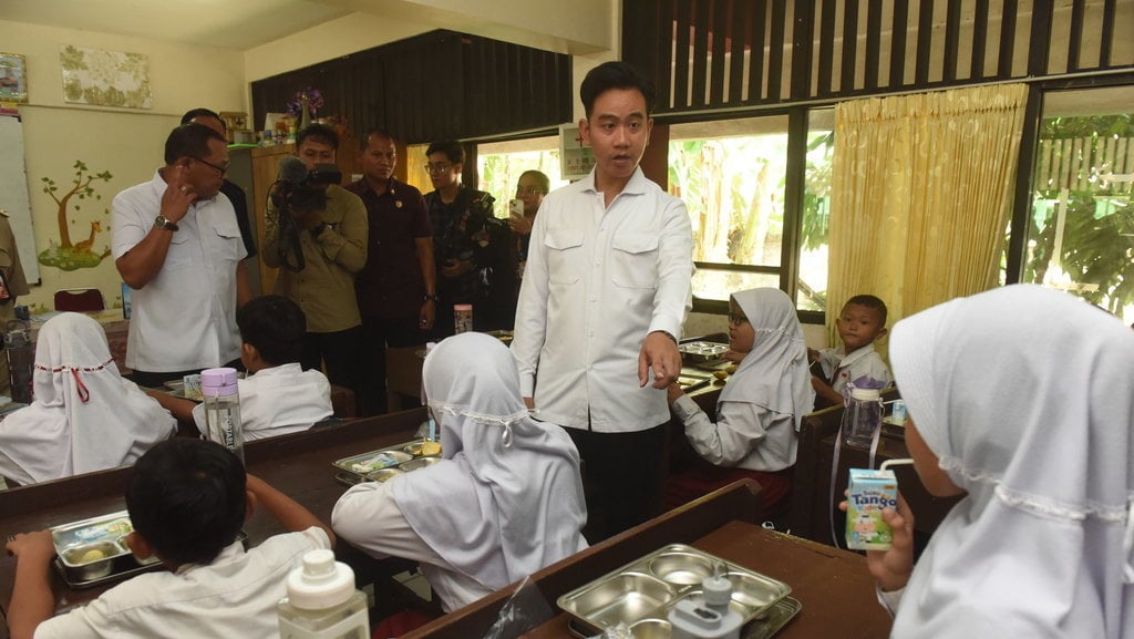 Wapres tinjau uji coba makan bergizi gratis