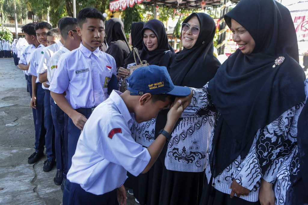 Peringatan Hari Guru Nasional di Aceh