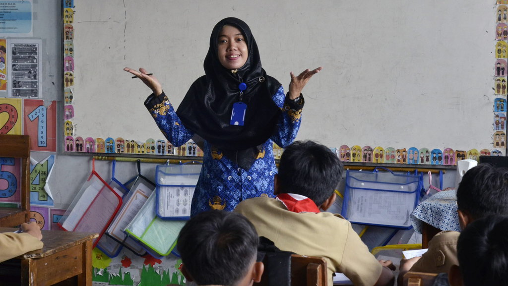 Pemerintah menaikkan anggaran kesejahteraan guru