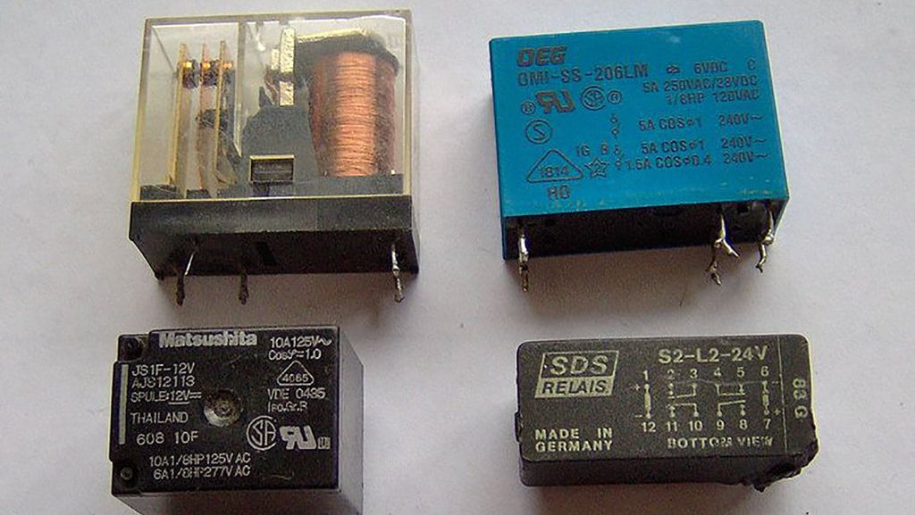 Electronic component relays