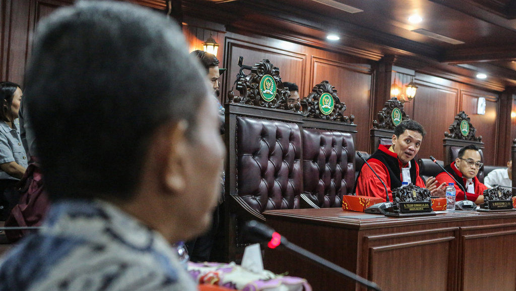 Anggota MKD DPR RI Habiburokhman (kedua kanan) menyampaikan pendapat saat sidang di Mahkamah Kehormatan Dewan (MKD) DPR RI, Kompleks Parlemen, Jakarta, Selasa (3/12/2024). ANTARA FOTO/Asprilla Dwi Adha/foc. MKD DPR sidang video asusila anggota DPR