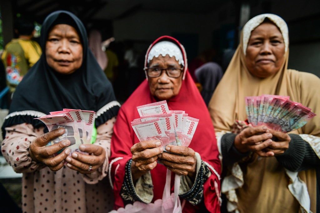 Penyaluran bantuan sosial Kemensos