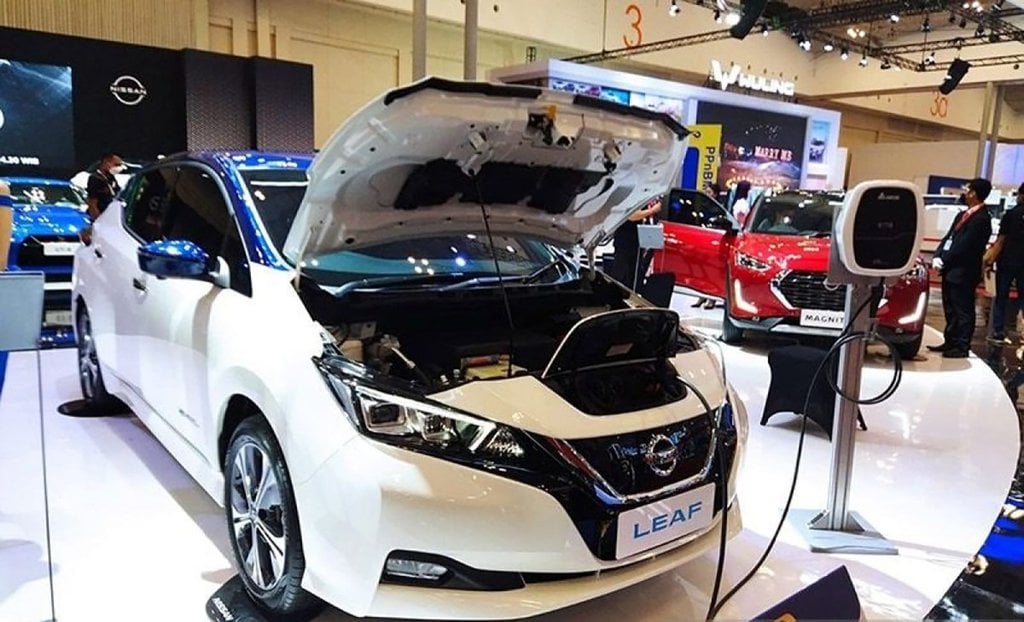 Mobil listrik Nissan LEAF