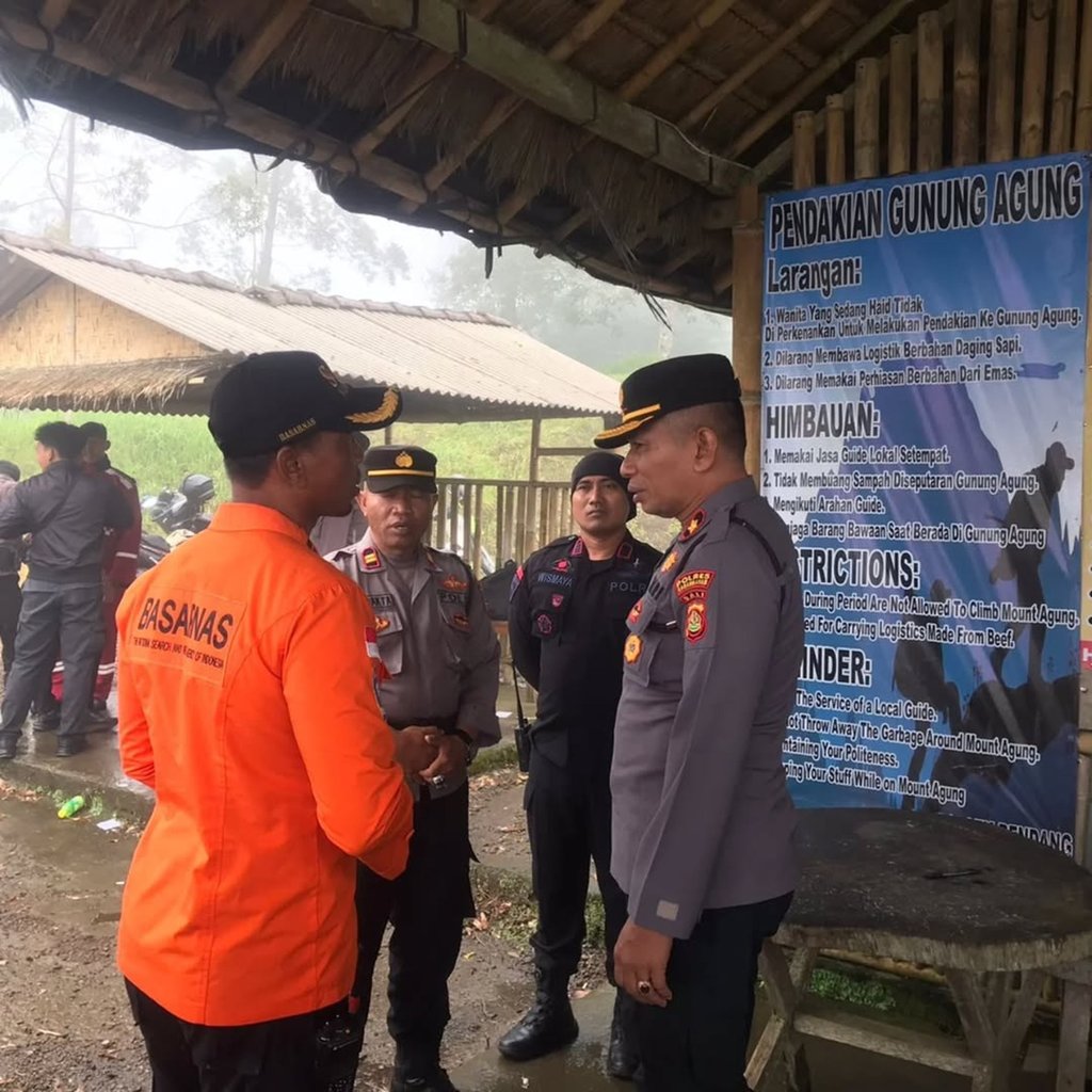 Pencarian pendaki di Gunung Agung