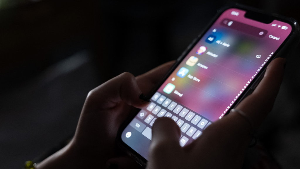 Ilustrasi Penggunaan Media Sosial. foto/SPENCER PLATT/Getty Images Ilustrasi Penggunaan Media Sosial