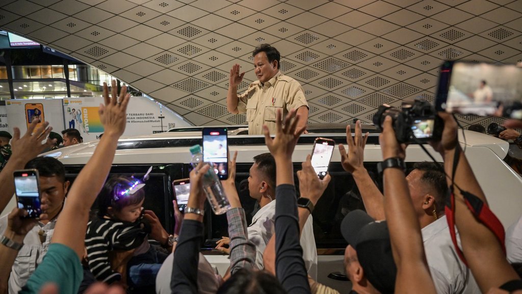 Presiden Prabowo sapa warga saat car free night