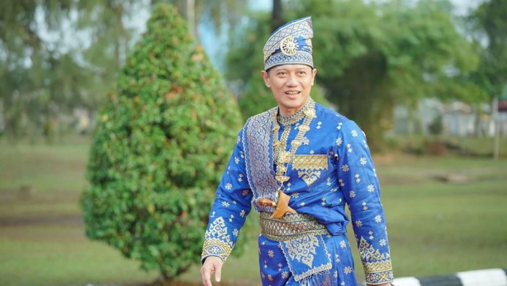 Baju Adat Suku Melayu