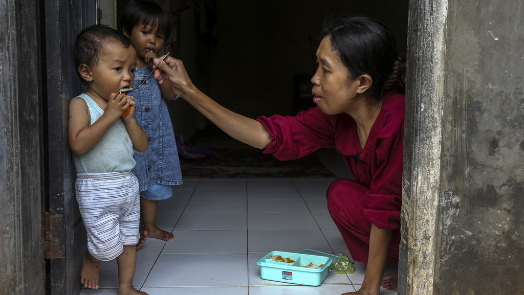 Distribusi makanan bergizi untuk mencegah stunting