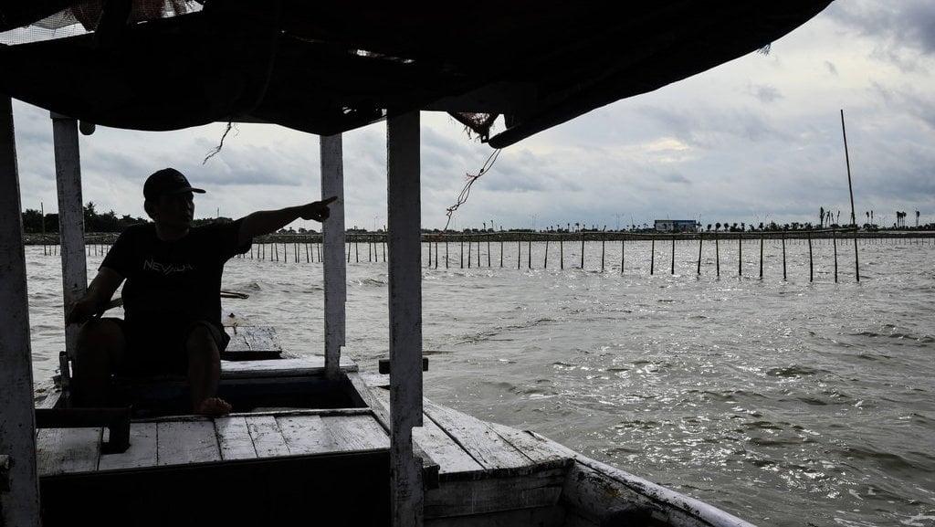 Pemagaran laut di pesisir Tangerang