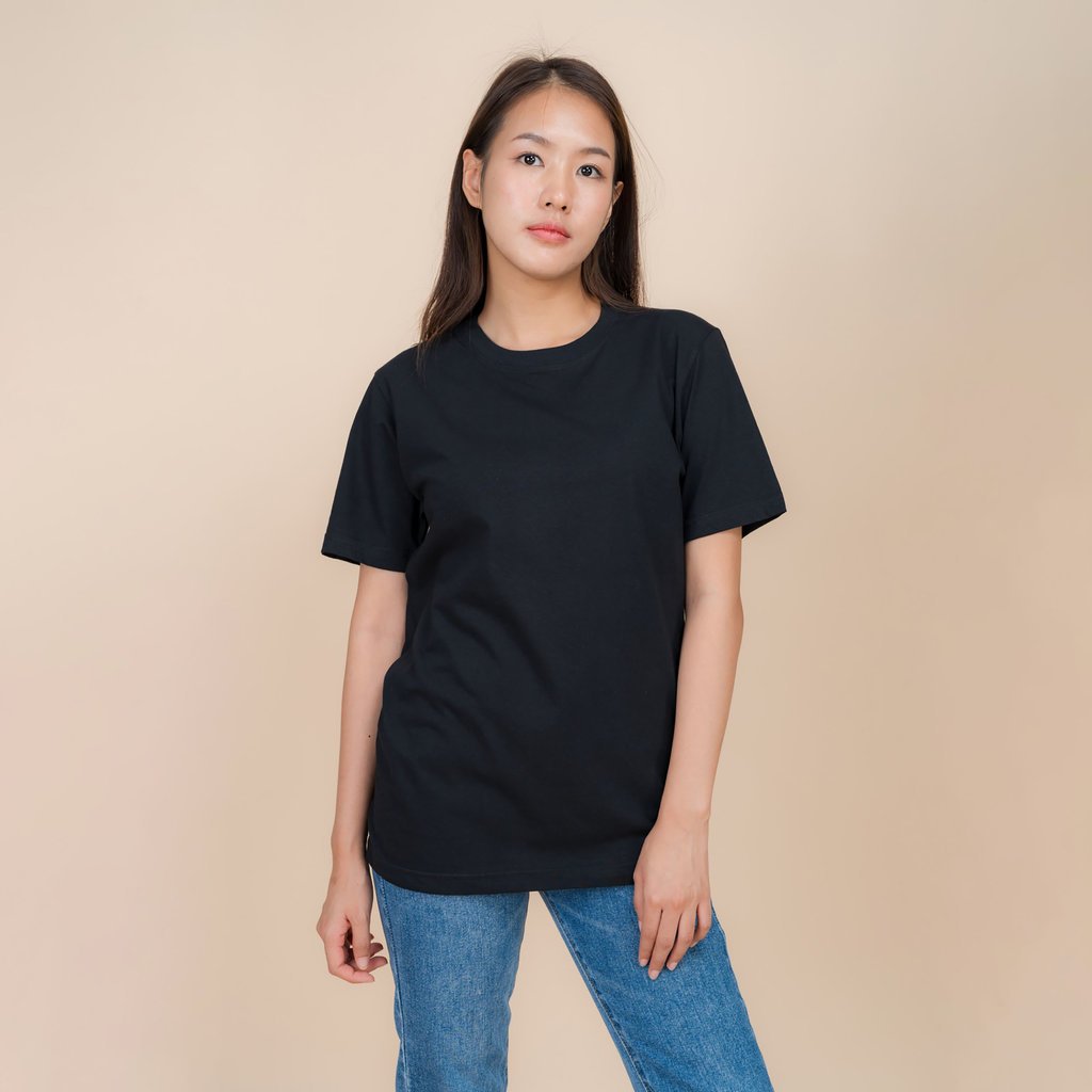 Denim dan t-shirt hitam