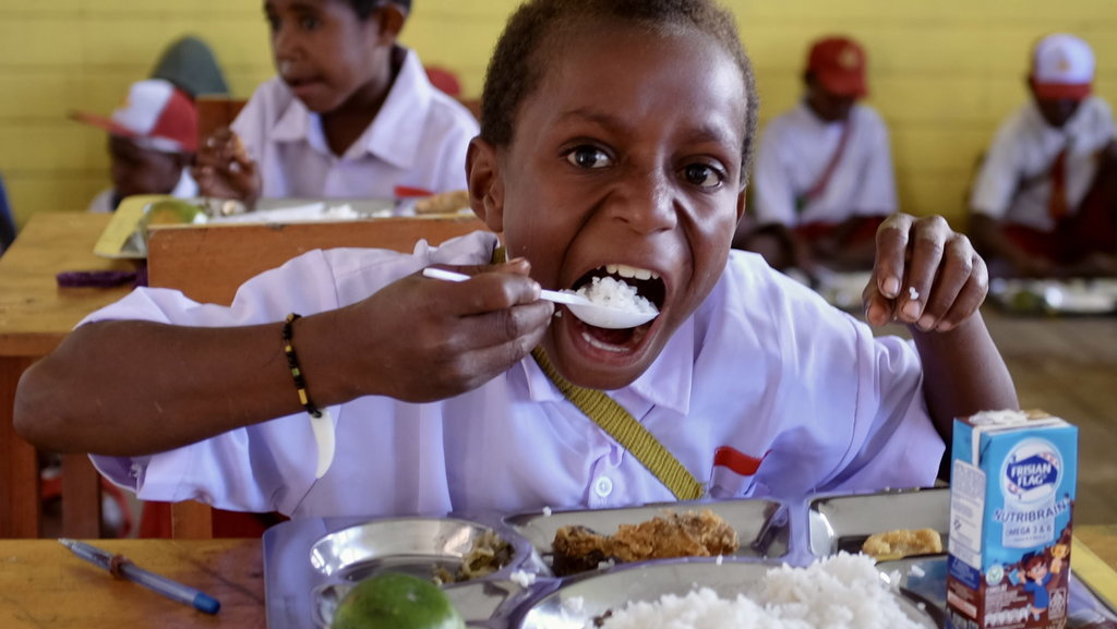 Pelaksanaan Program MBG perdana di Papua Tengah
