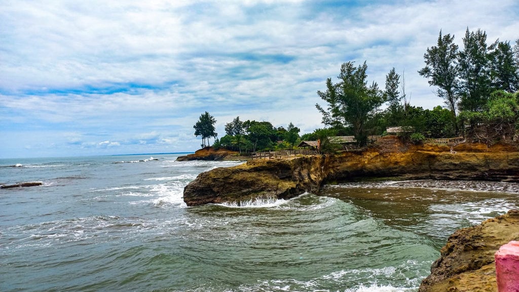 Pantai Sungai Suci