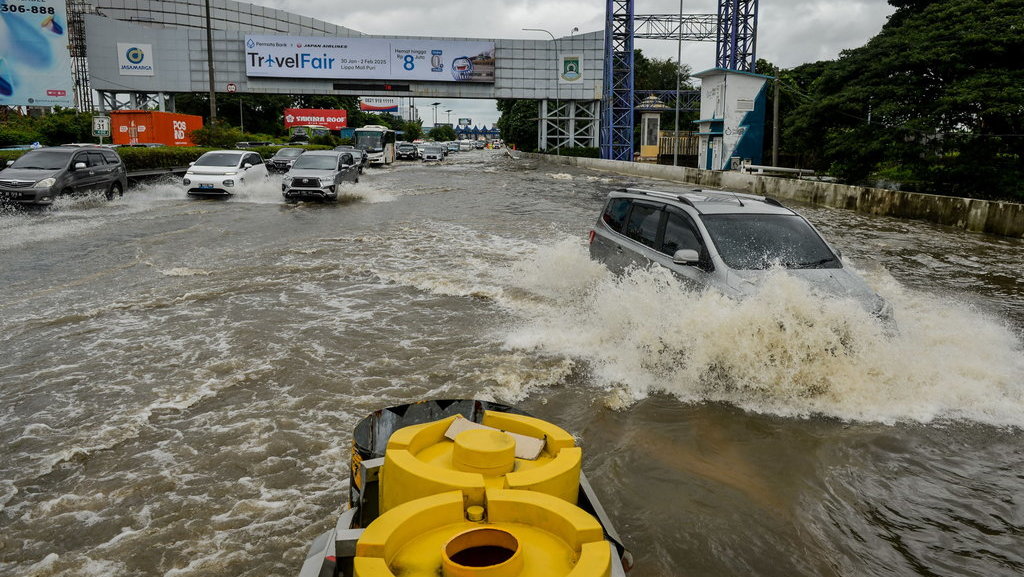 Banjir di akses Jalan Tol Bandara Soekarno-Hatta