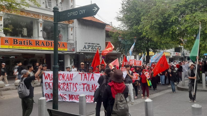 Aksi PKL Duduki Jalan Malioboro