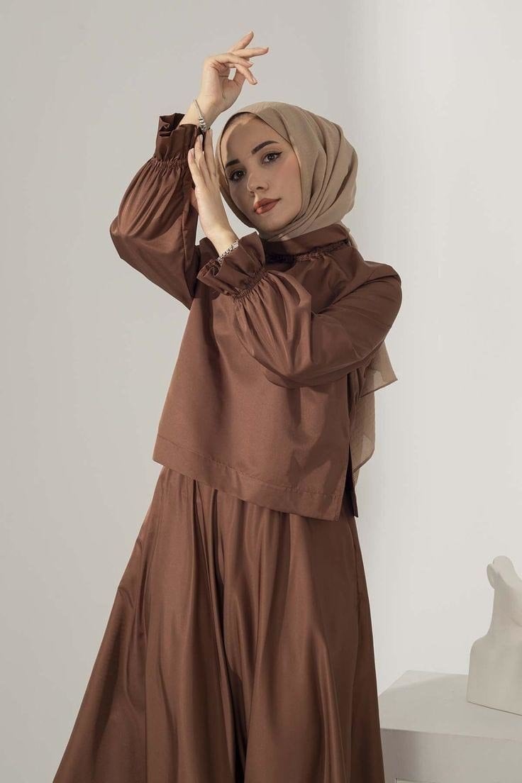 Warna khaki dan coklat