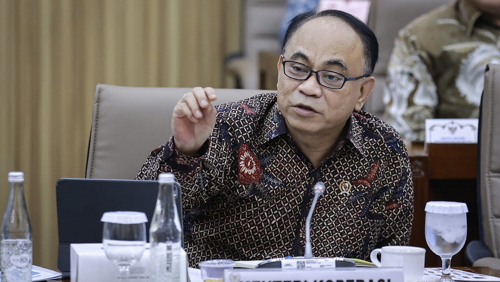 Raker Komisi VI DPR dengan Menteri Koperasi