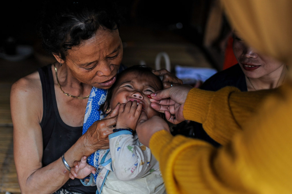 Pemberian vitamin A kepada anak pedalaman Suku Badui