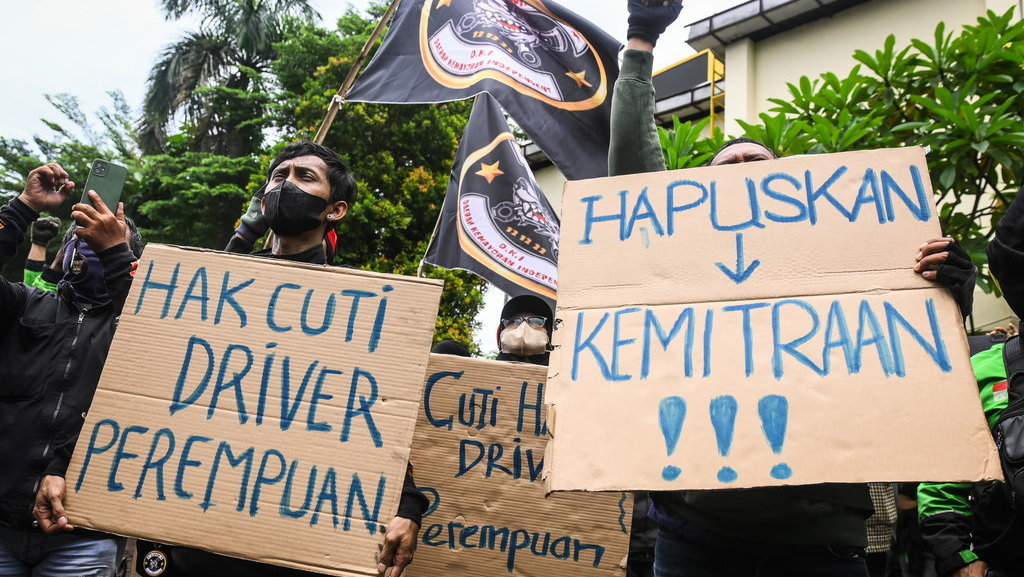Unjuk rasa ojek daring tuntut pemberian THR