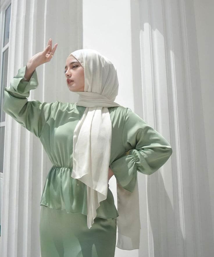 Hijau tosca putih