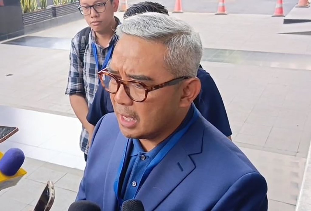 Wali Kota Bandung terpilih, Muhammad Farhan, mendatangi Komisi Pemberantasan Korupsi (KPK), di Gedung Merah Putih, Jakarta Selatan, Senin (17/2/2025). tirto.id/Umay Muhammad Farhan