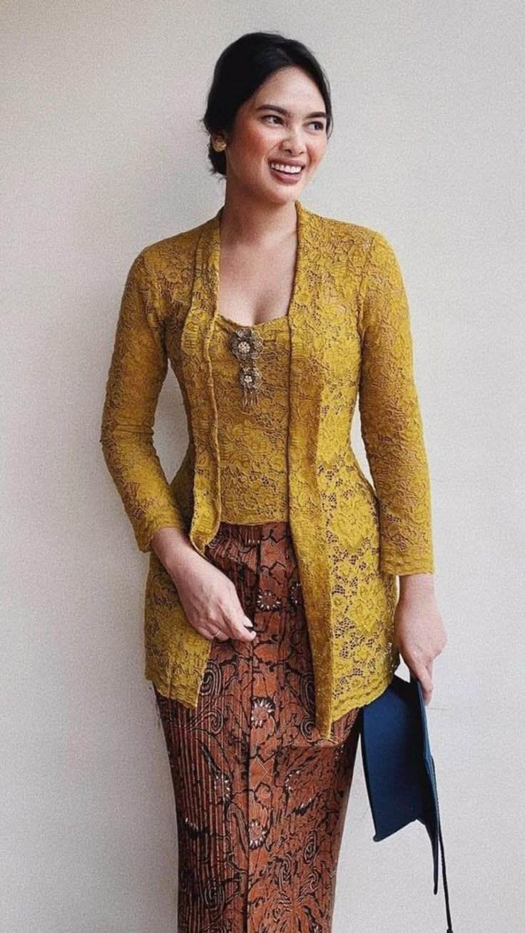 Kebaya kuning mustard