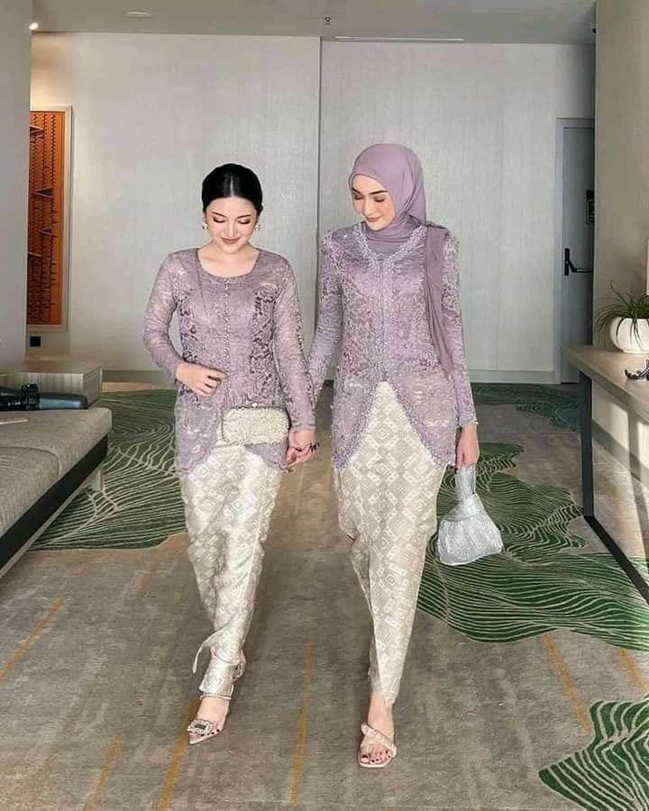 Kebaya taro