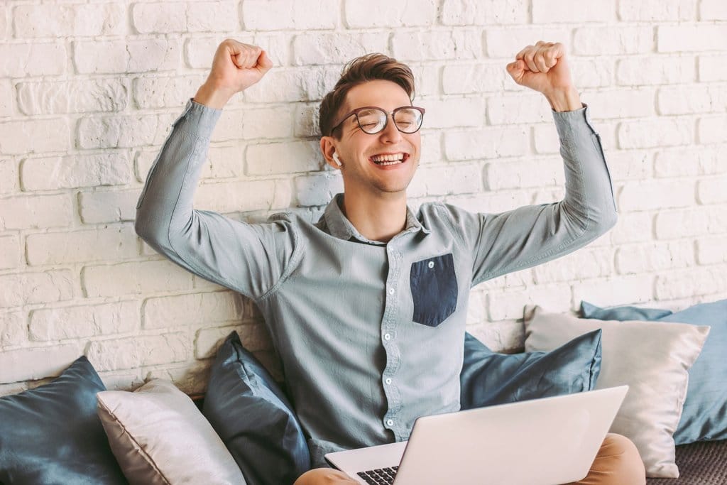 ilustrasi mahasiswa gembira