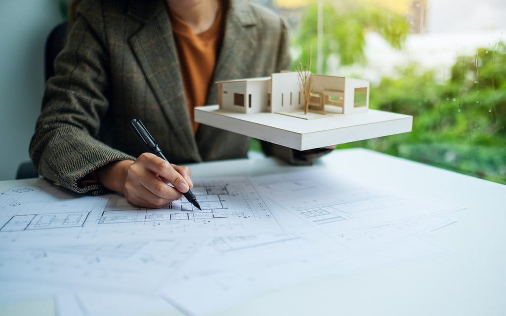 Ilustrasi arsitek sedang mendesain rumah. FOTO/iStockphoto Ilustrasi arsitek