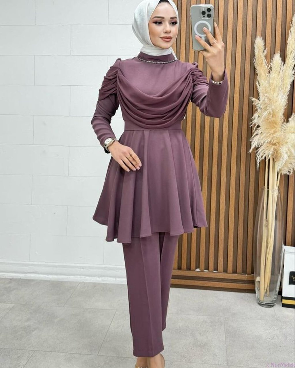 Baju Taro-Jilbab putih