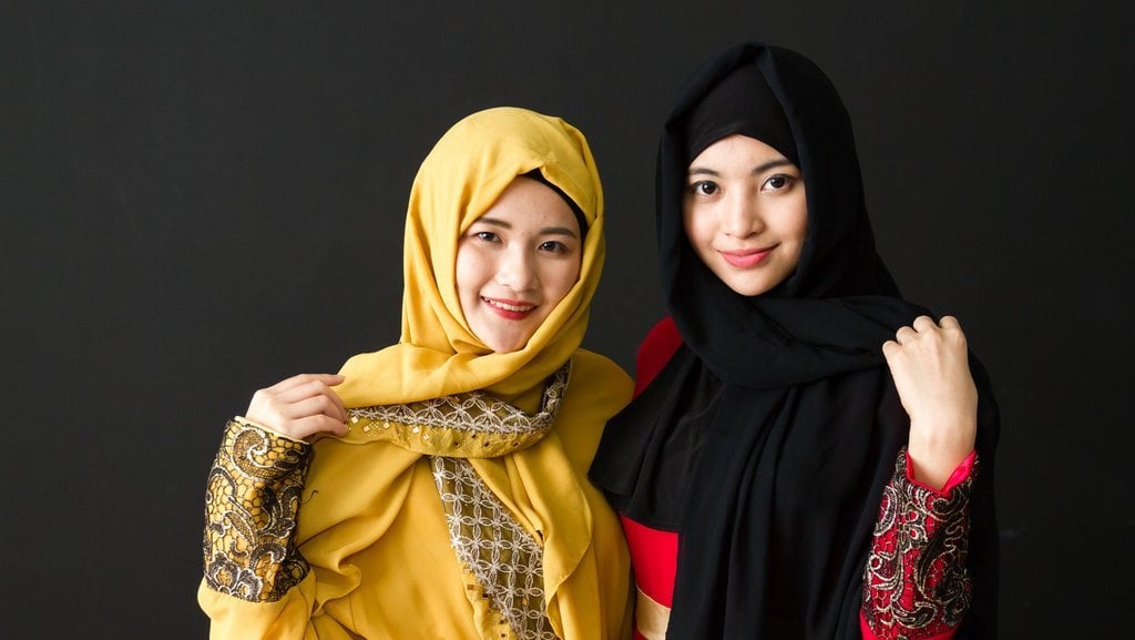 potret dua wanita muslim