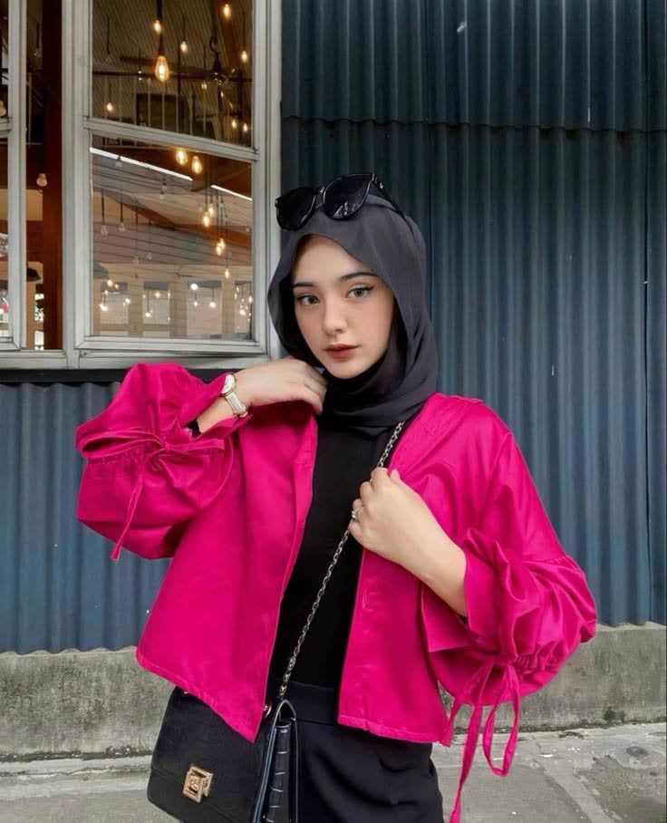  Baju magenta jilbab hitam