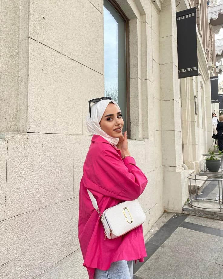  Baju magenta jilbab putih