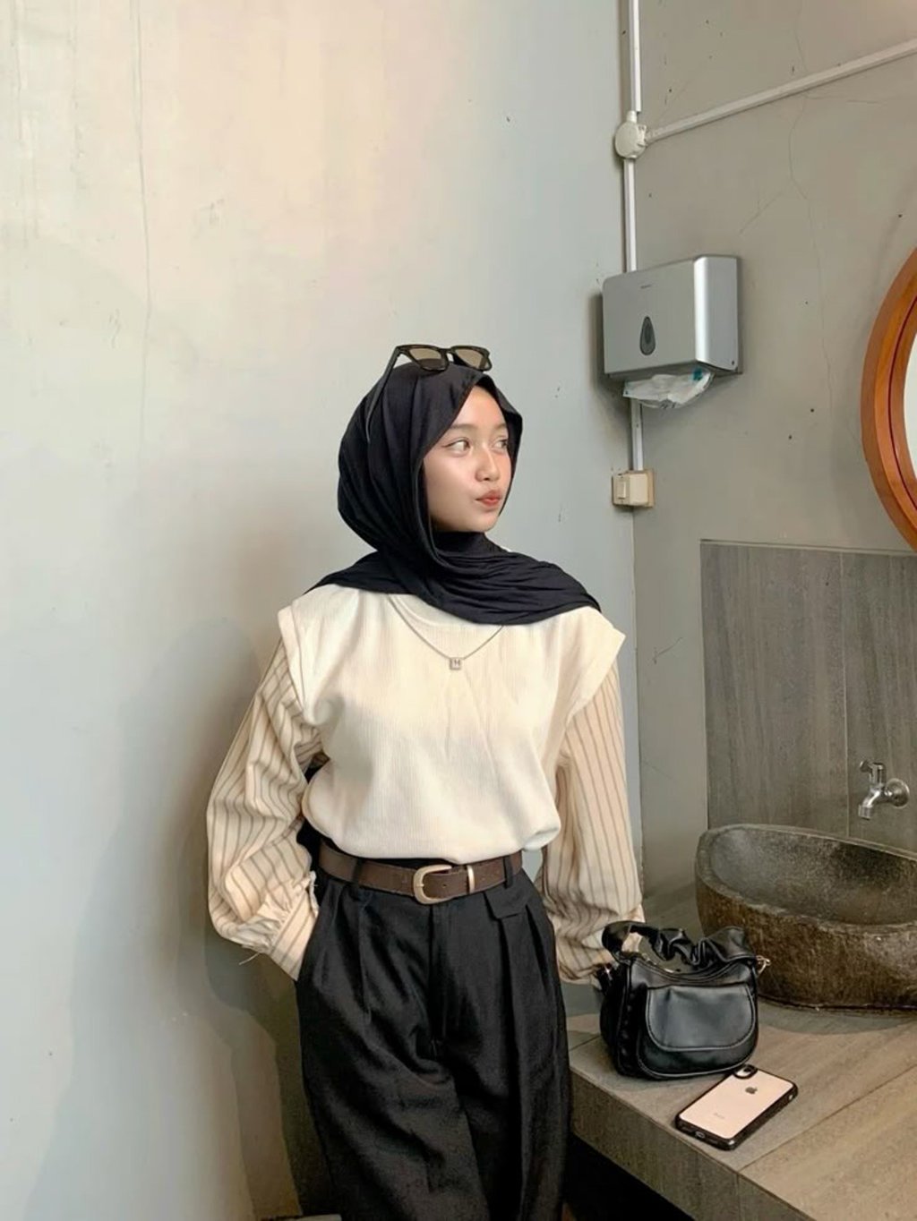 Baju ivory-jilbab hitam