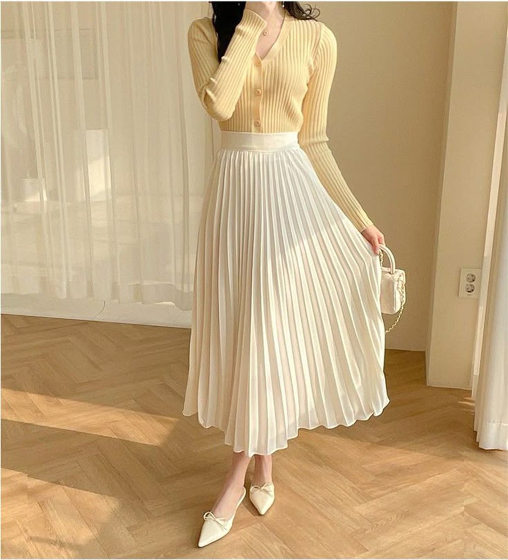 Baju kuning-rok warna ivory