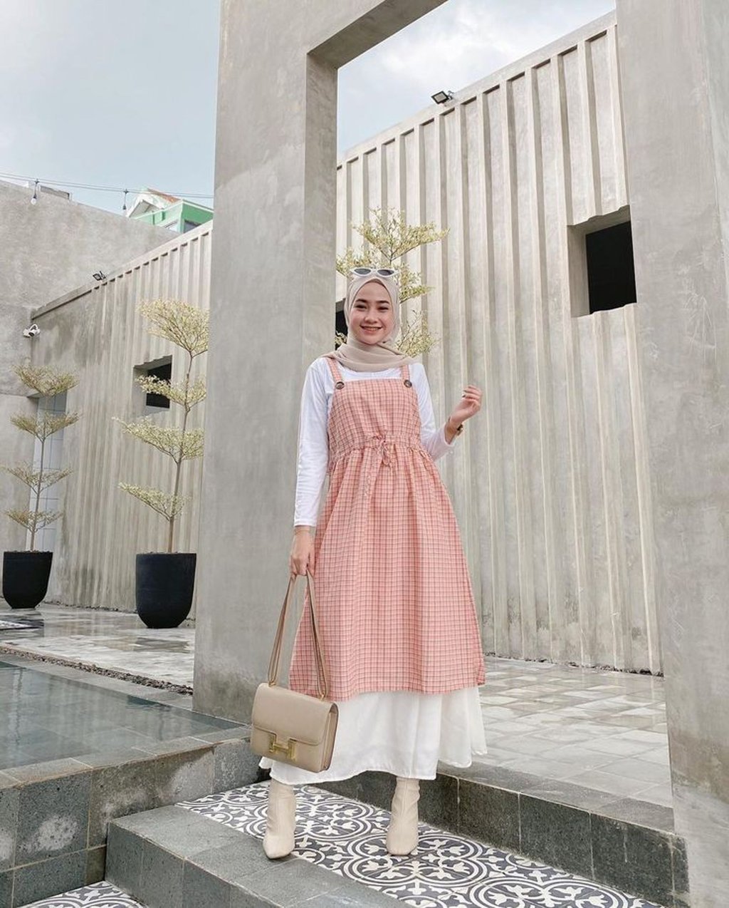 Baju pink salem-jilbab beige