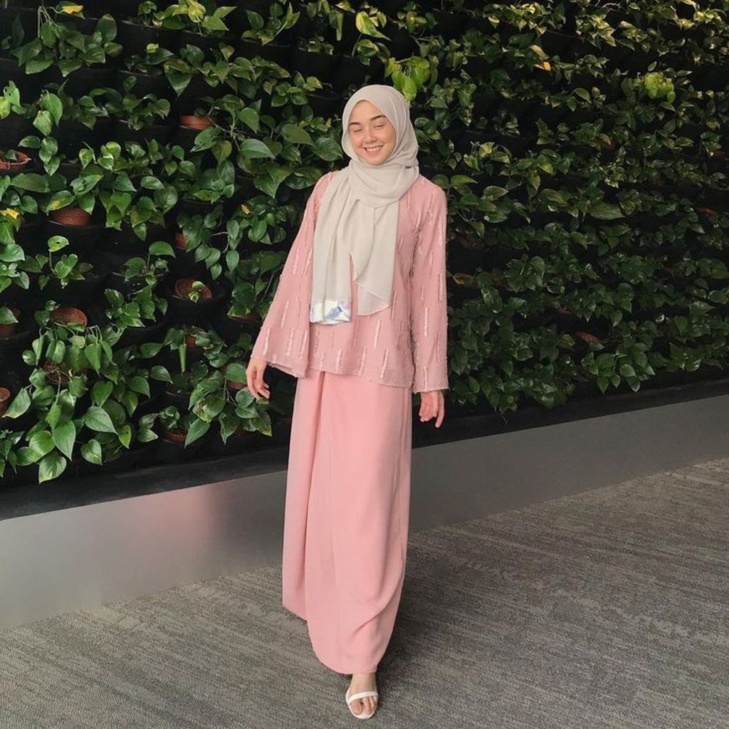 Baju pink salem-jilbab ivory