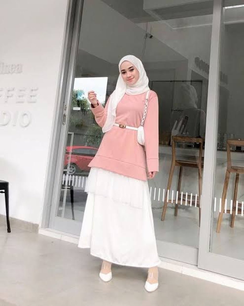 Baju pink salem-jilbab putih