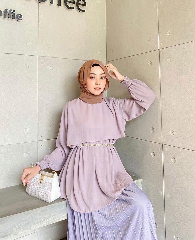  Baju lilac-jilbab coklat